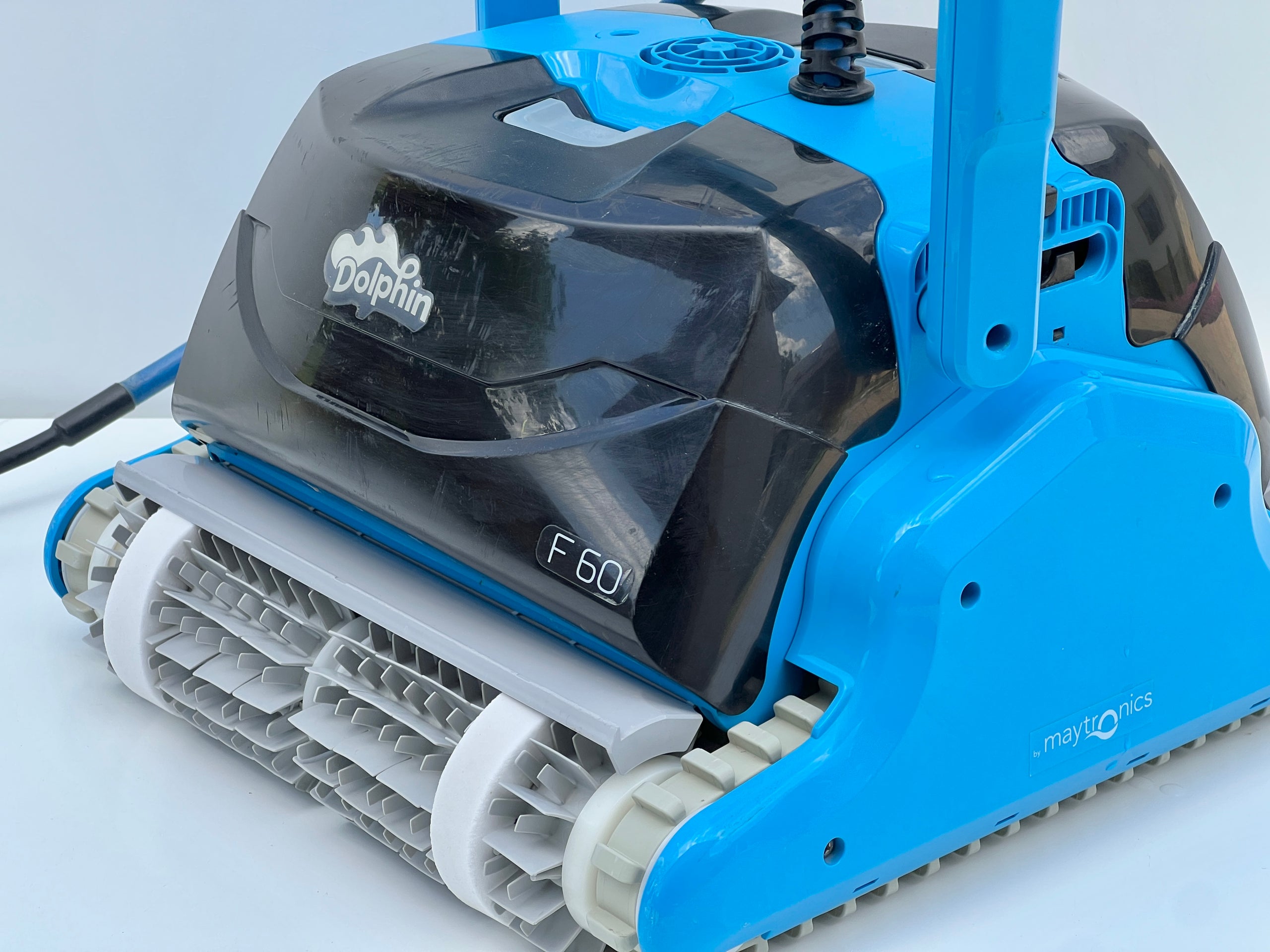Robot de curățare pentru piscină Dolphin Maytronics F60