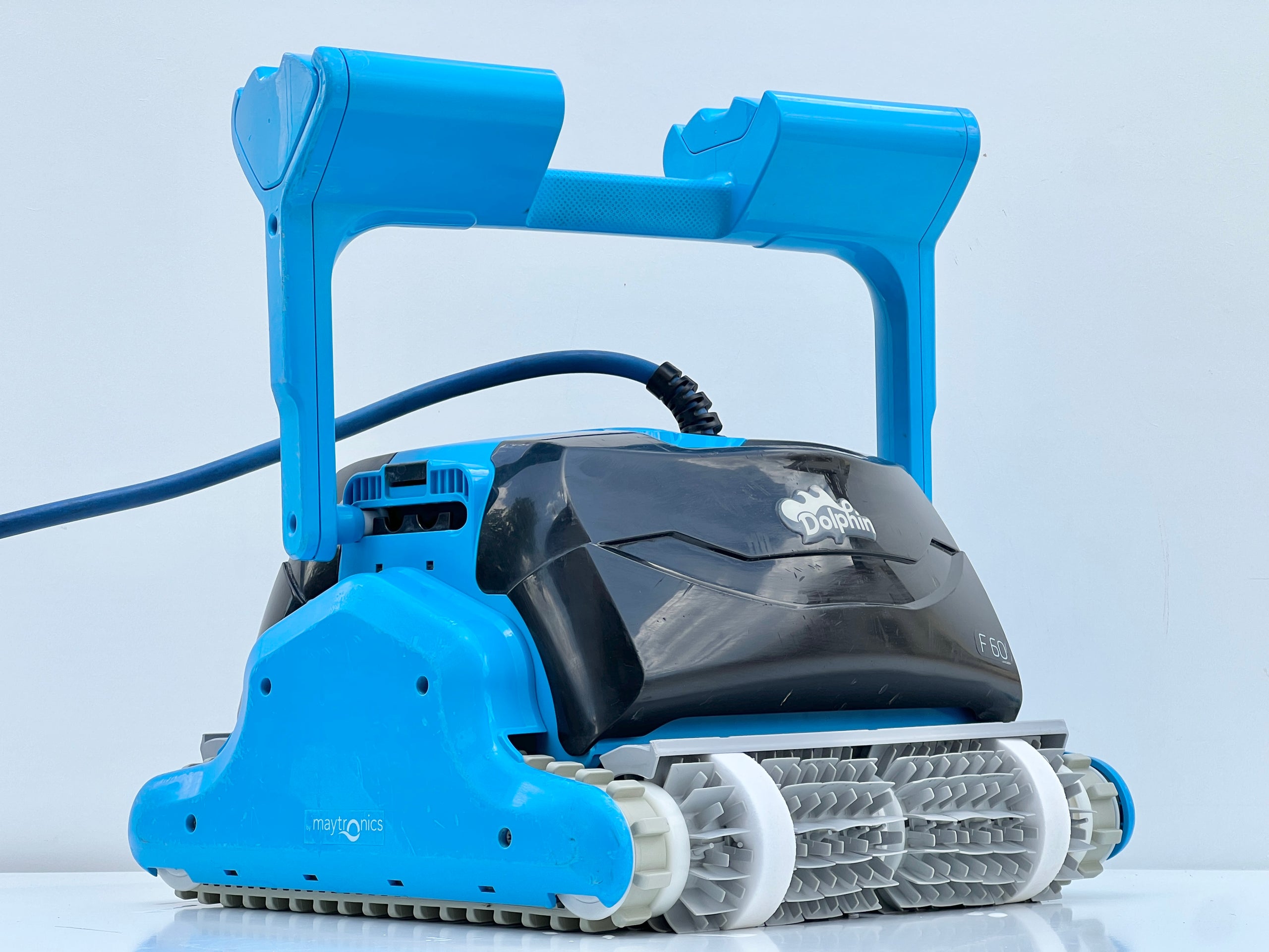 Robot de curățare pentru piscină Dolphin Maytronics F60
