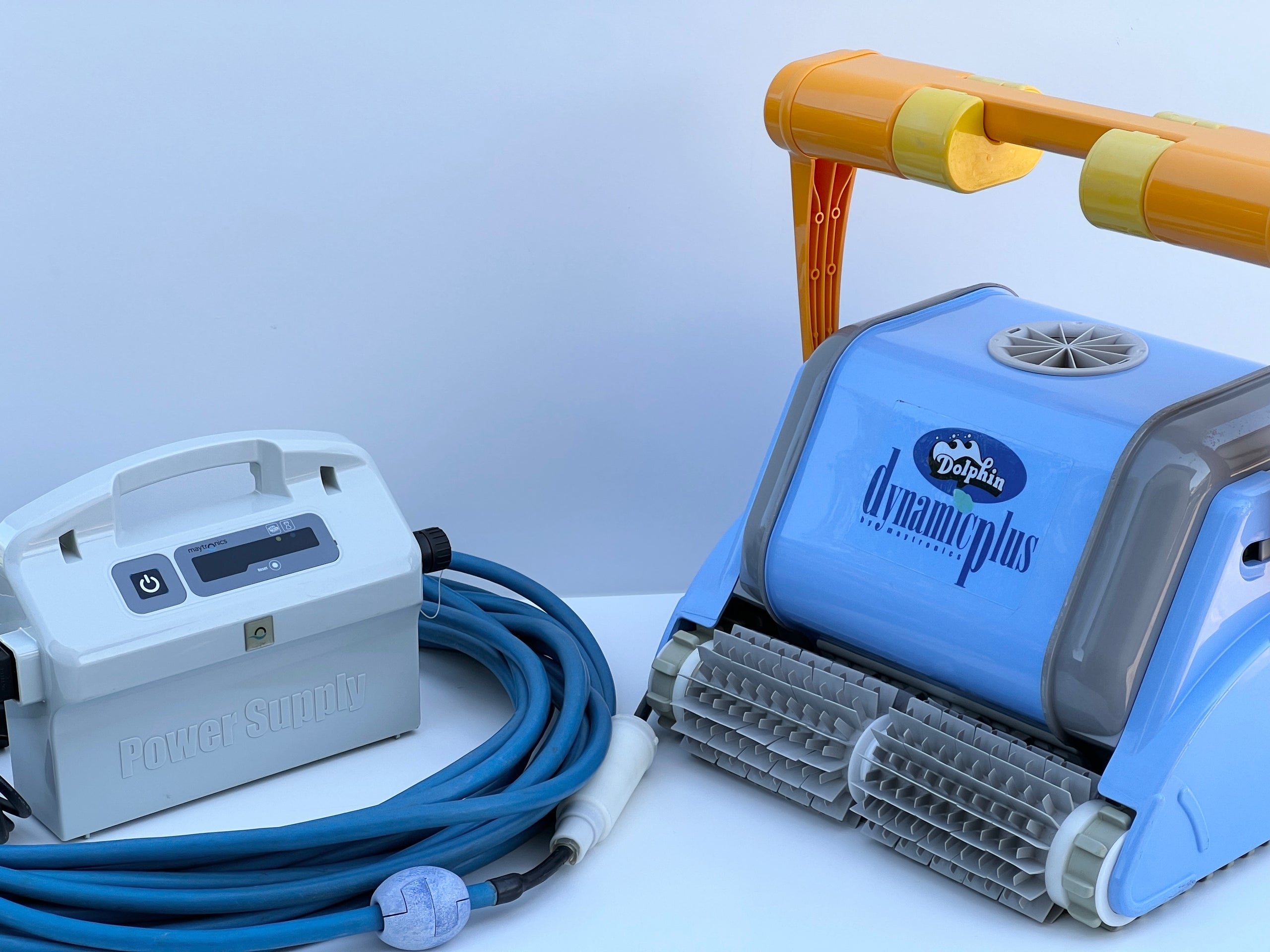 Robot de curățare pentru piscină Dolphin Dynamic Plus
