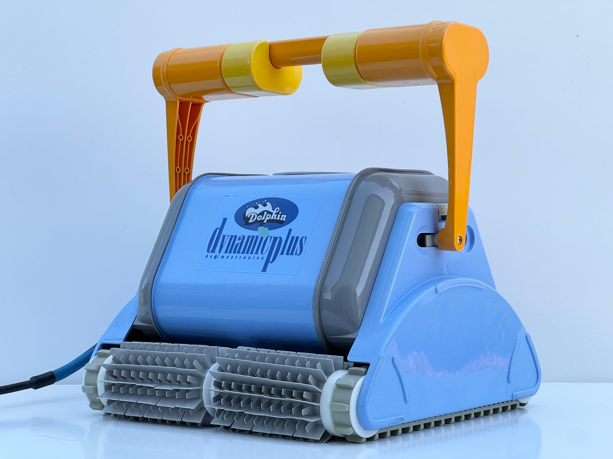 Robot de curățare pentru piscină Dolphin Dynamic Plus
