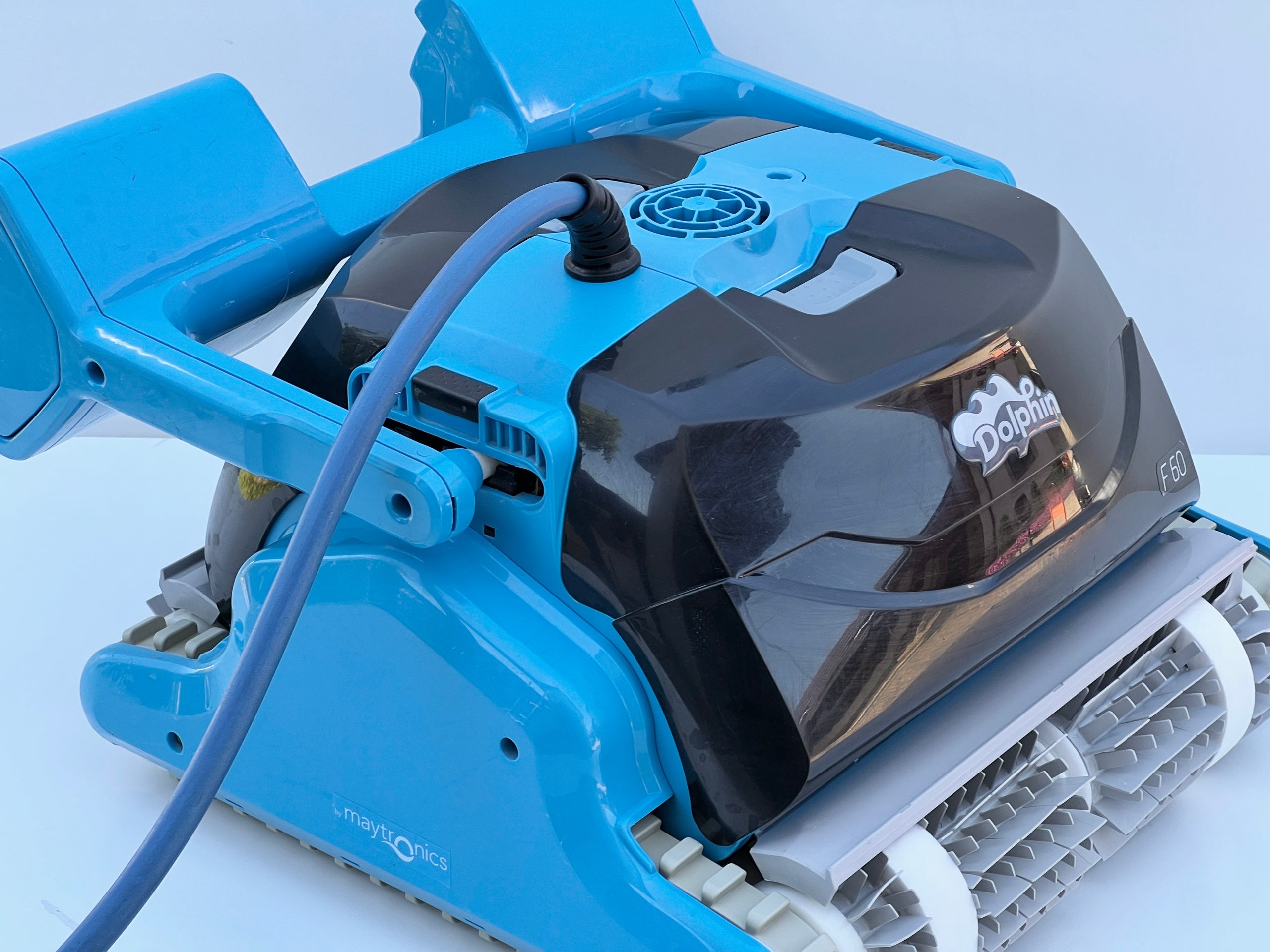 Robot de curățare pentru piscină Dolphin Maytronics F60