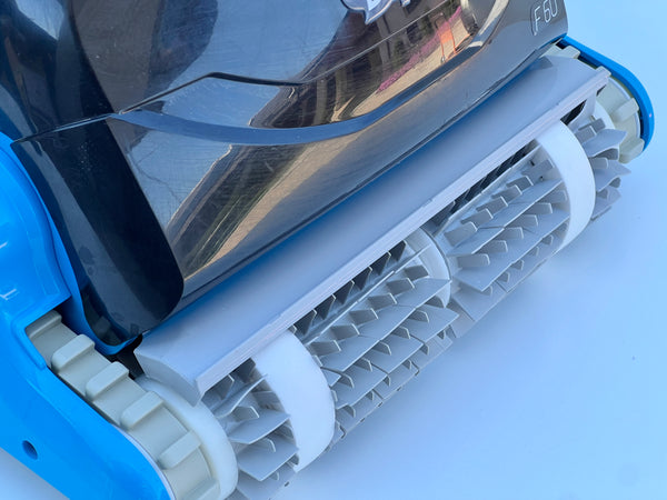 Robot de curățare pentru piscină Dolphin Maytronics F60
