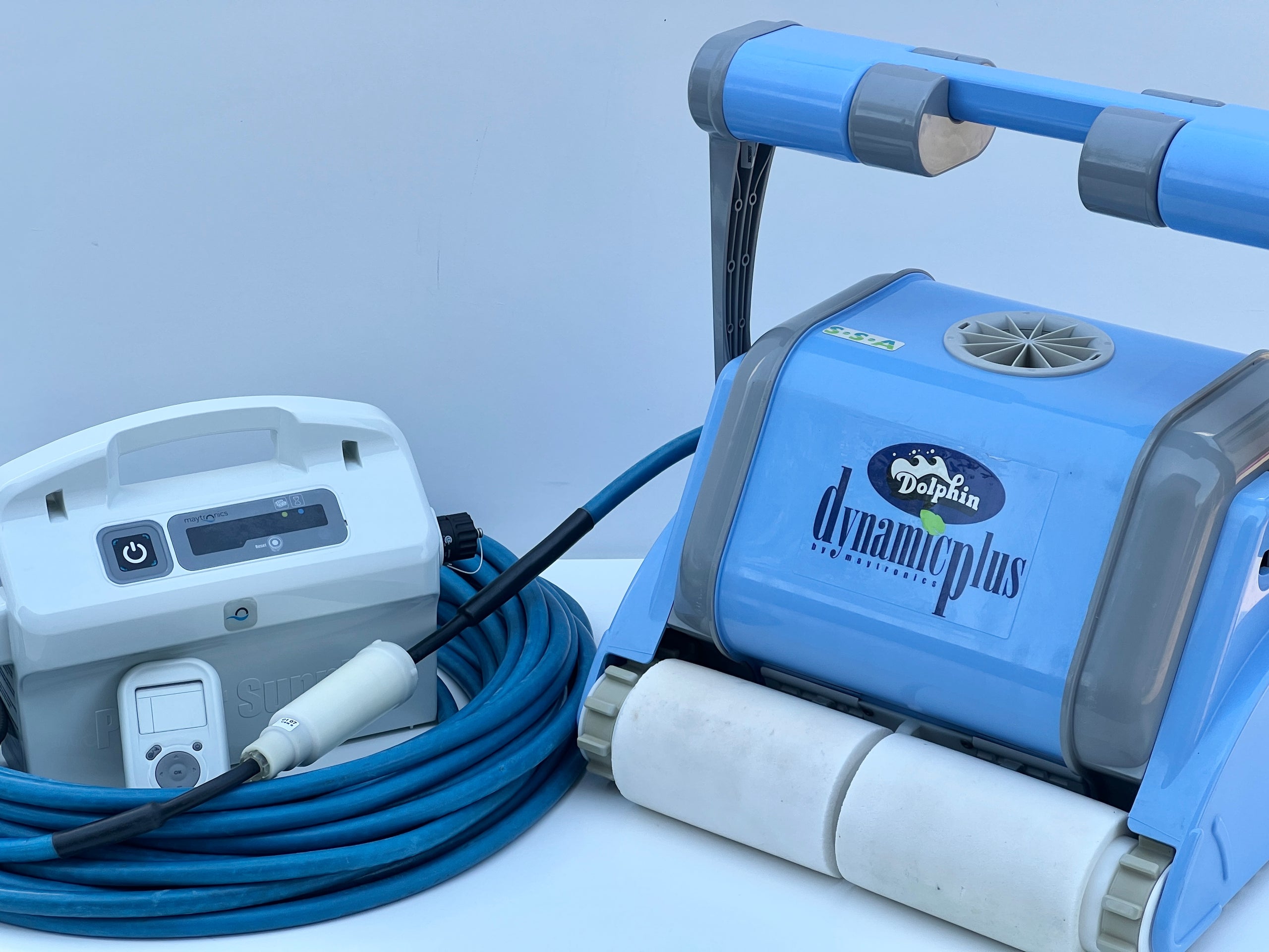 Robot de curățare pentru piscină Dolphin Dynamic Plus (PROX2 - Ciclu 6 Ore)