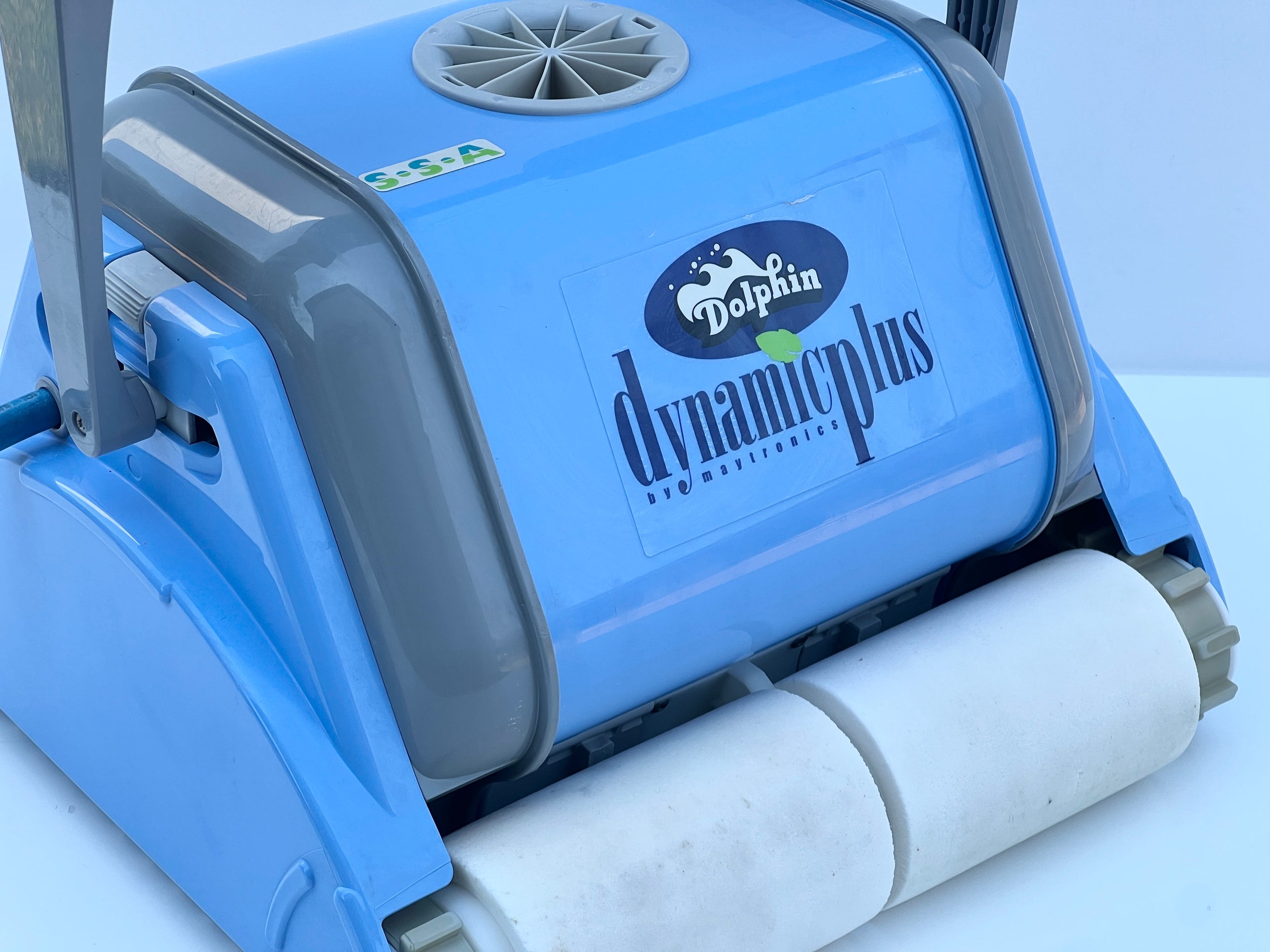 Robot de curățare pentru piscină Dolphin Dynamic Plus (PROX2 - Ciclu 6 Ore)