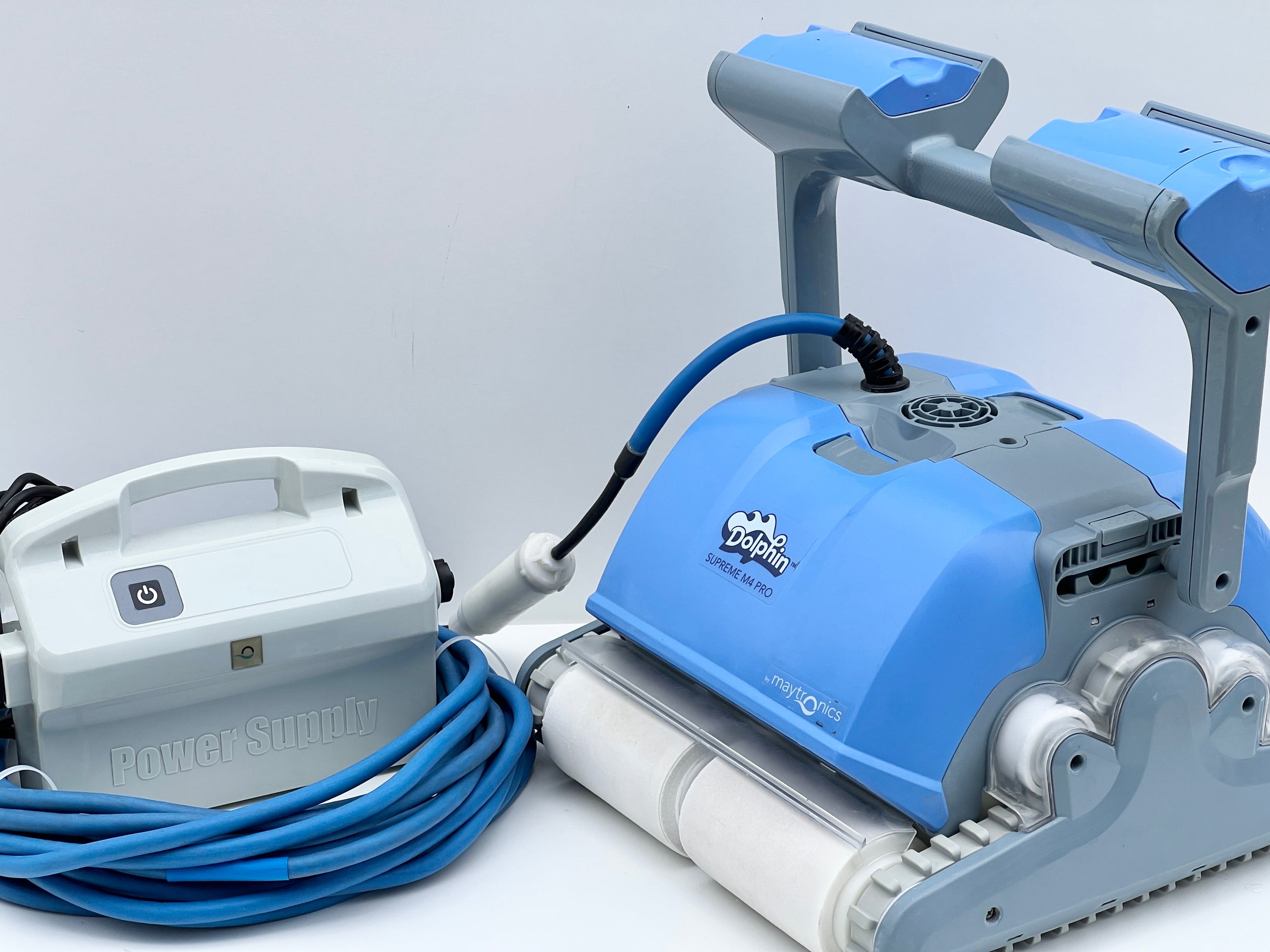 Robot de curățare pentru piscină Dolphin Supreme M4 PRO