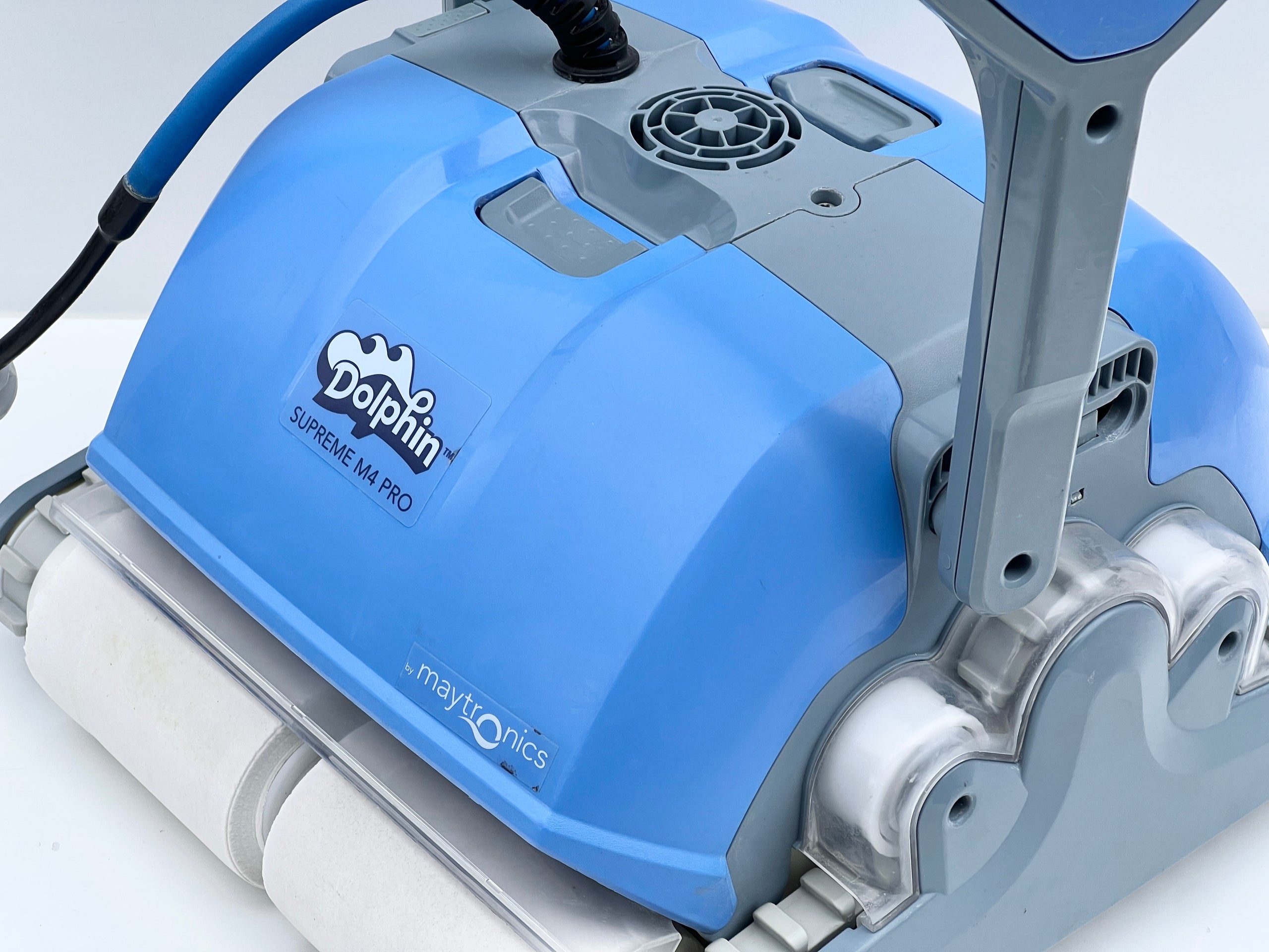 Robot de curățare pentru piscină Dolphin Supreme M4 PRO