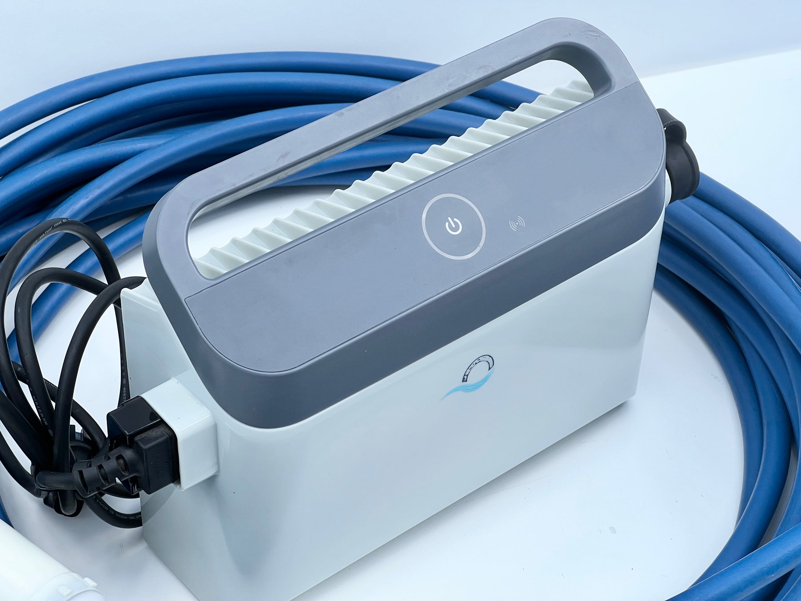 Robot de curățare pentru piscină Dolphin Maytronics SF60