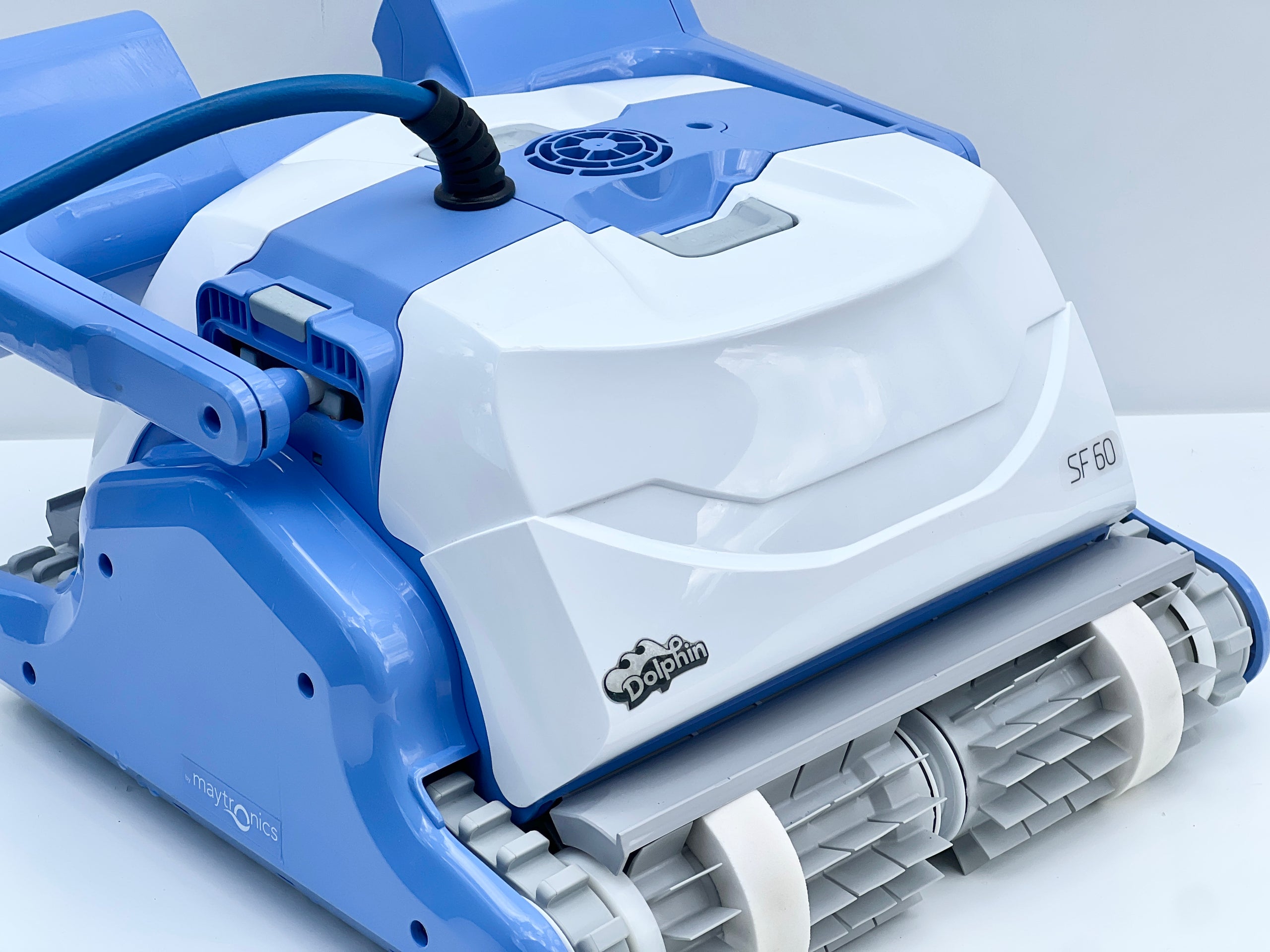 Robot de curățare pentru piscină Dolphin Maytronics SF60